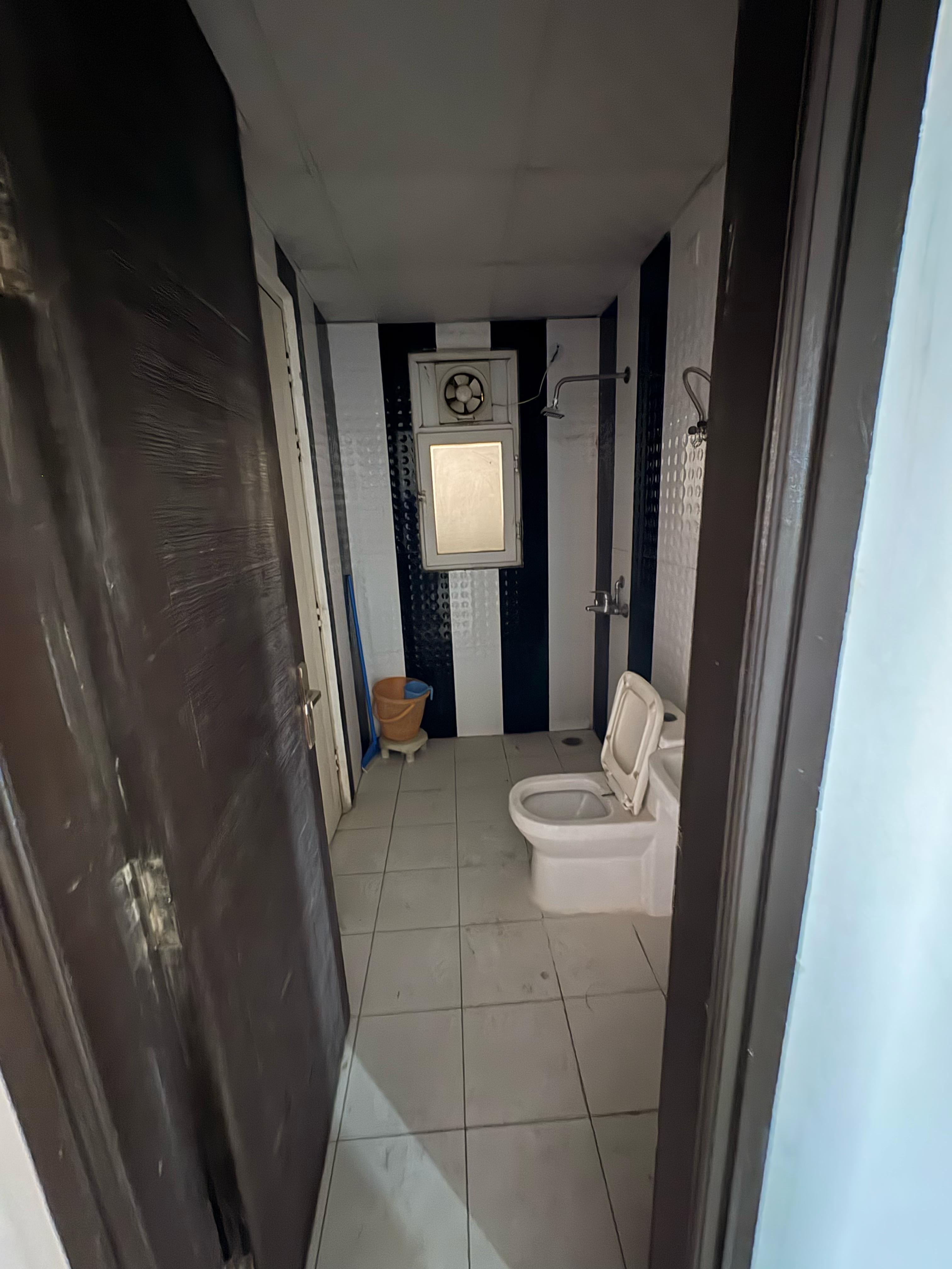 bathroom image